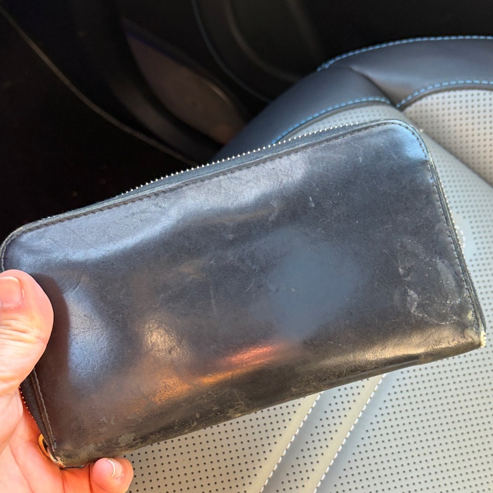 Vintage authentic Prada black leather Zippered Wallet - Picture 4 of 7